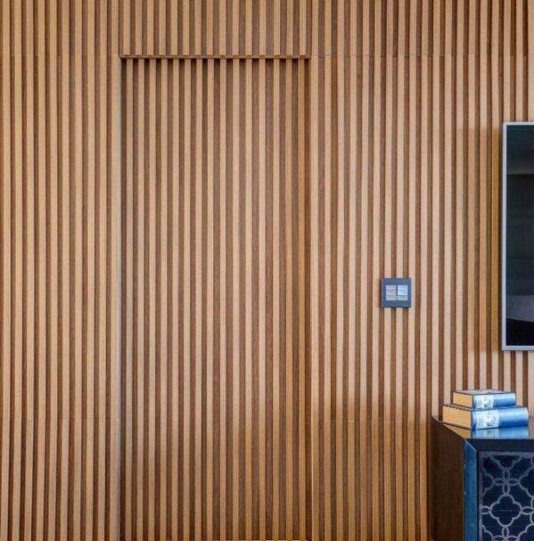 Painel ripado em madeira